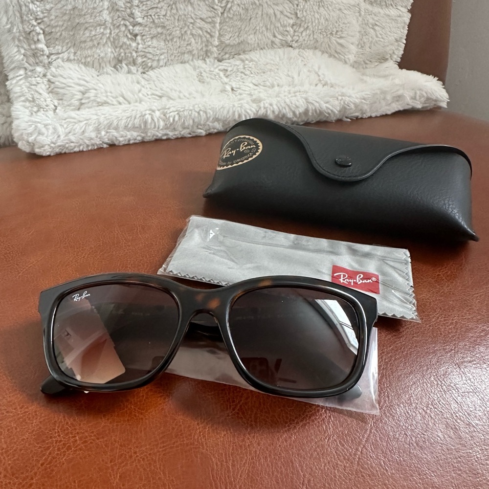 Ray-Ban RB4159 - Picture 8 of 15
